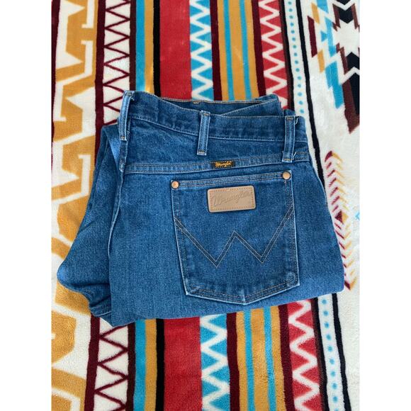 Wrangler Men’s Classic Jeans Size 40x32 Blue Denim - Picture 1 of 5